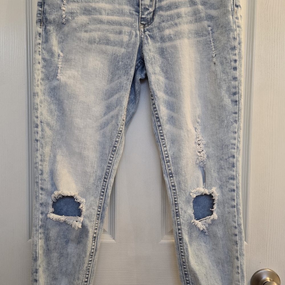 Rue21 Light Wash Skinny Jeans with Knee Rips